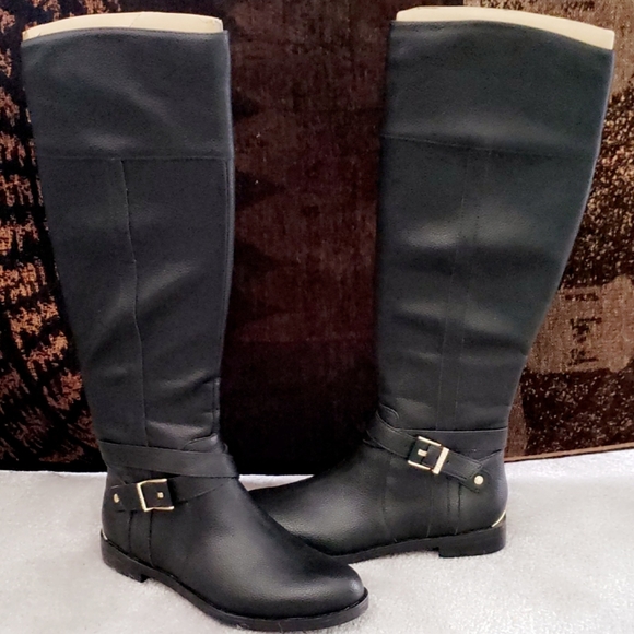 Boots - Picture 2 of 3